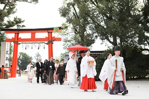 上賀茂神社神前結婚式03参進