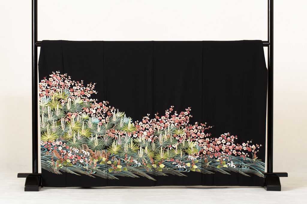 手刺繍波間に松梅