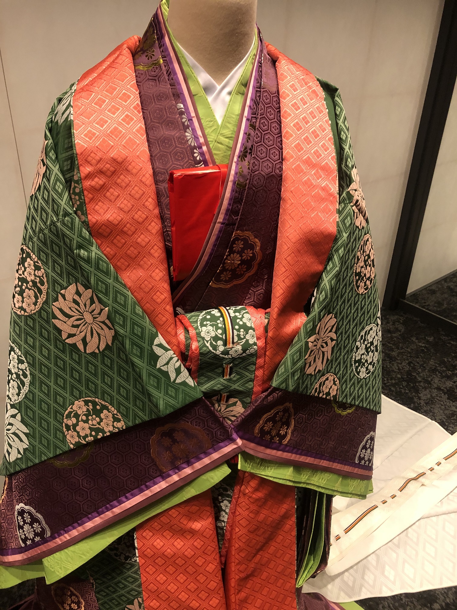 束帯画像 – 衣冠束帯姿 – THOM