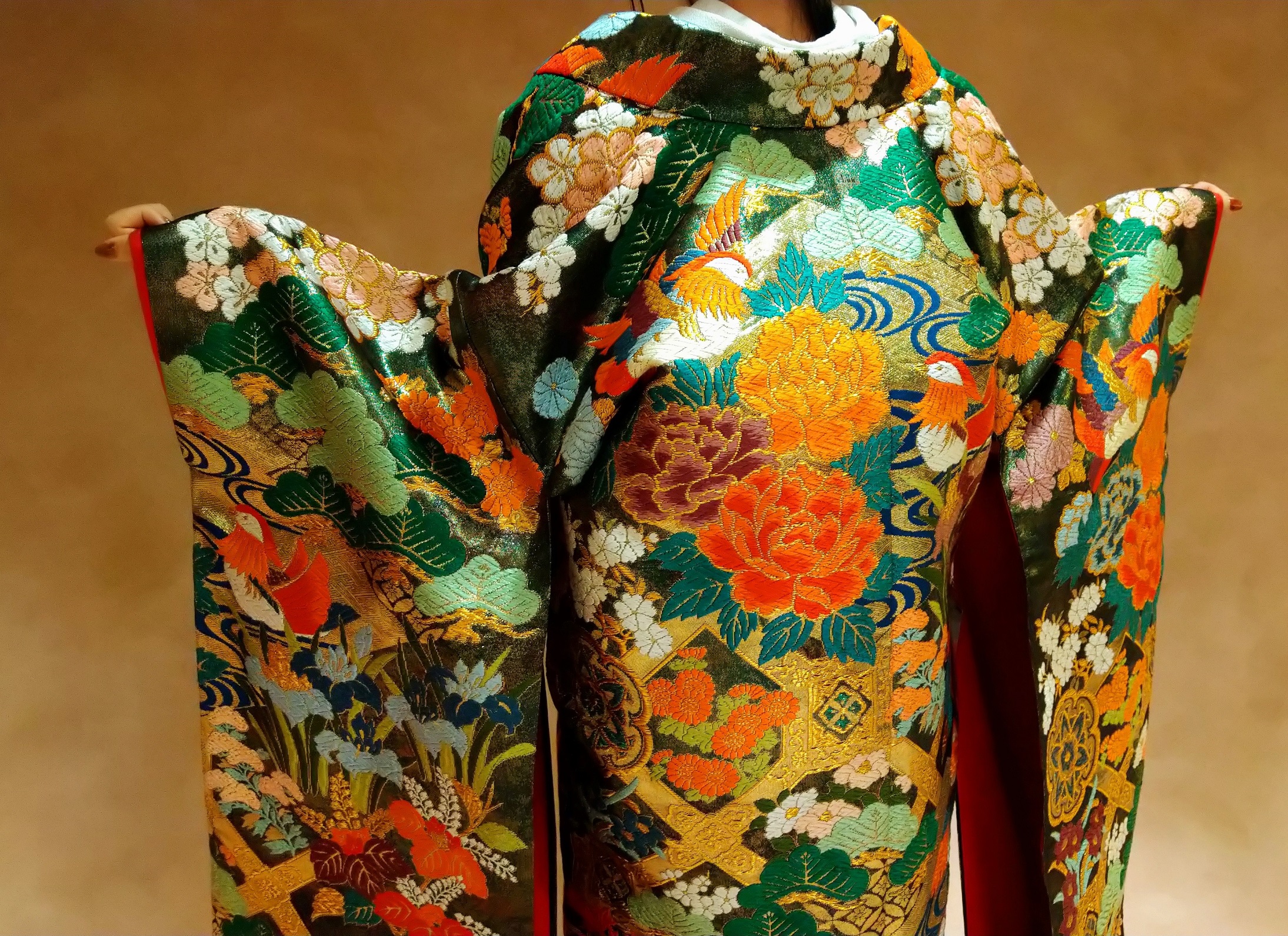 牡丹　姿見 牡丹華紋に鶴｜フォーシス アンド カンパニー