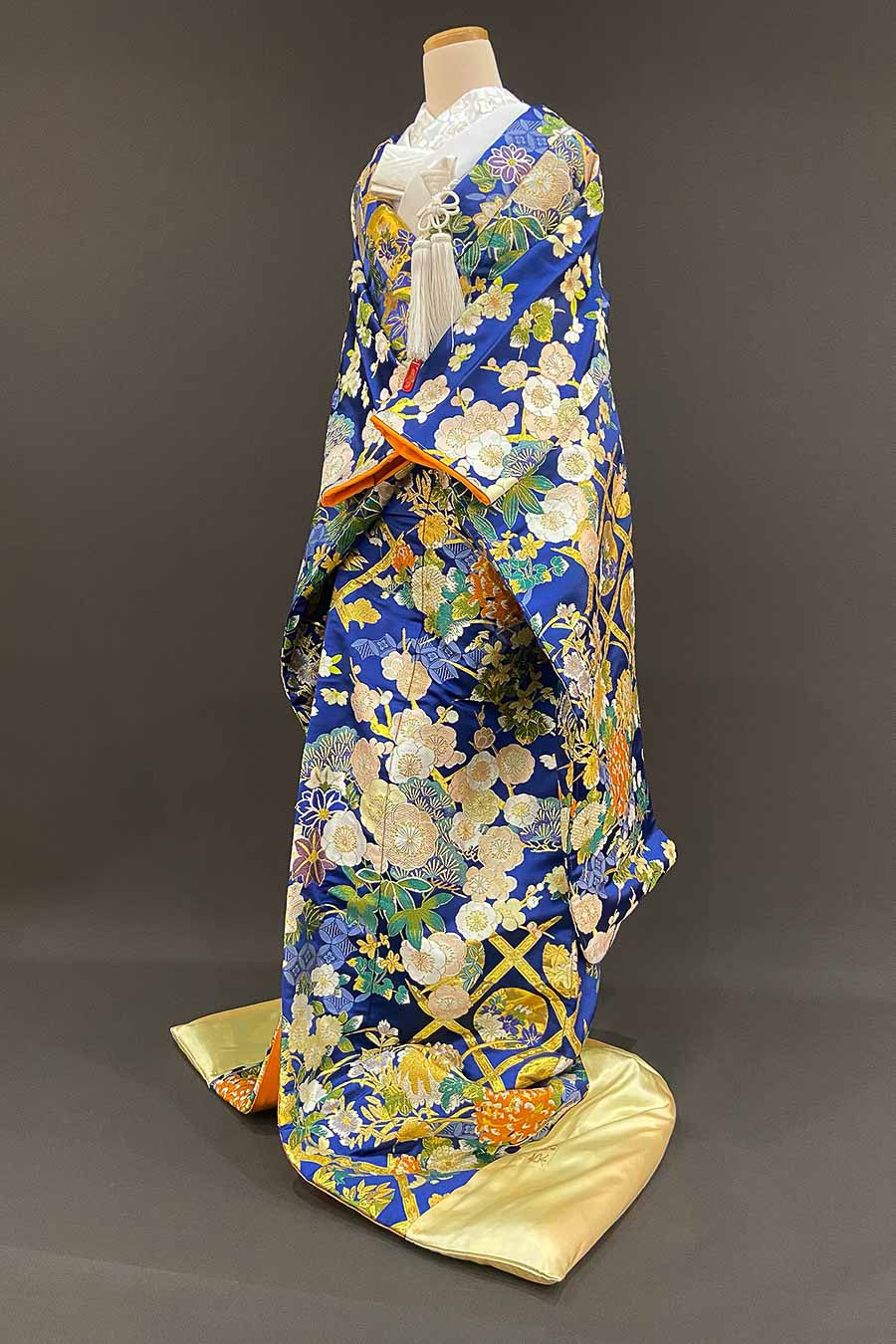 華紺格天井に花々