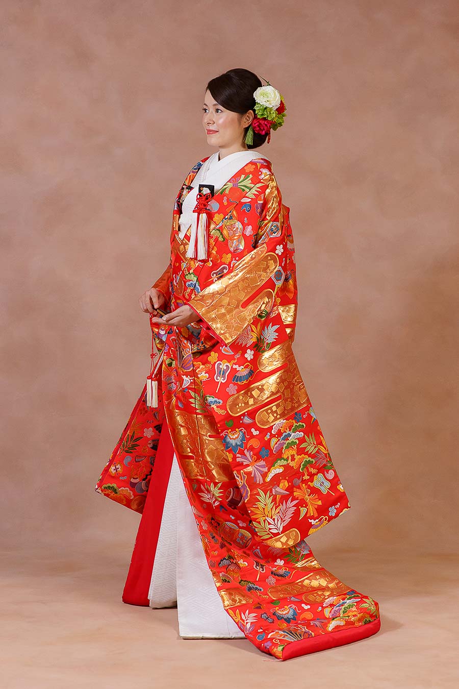 赤地　吉祥宝尽くし