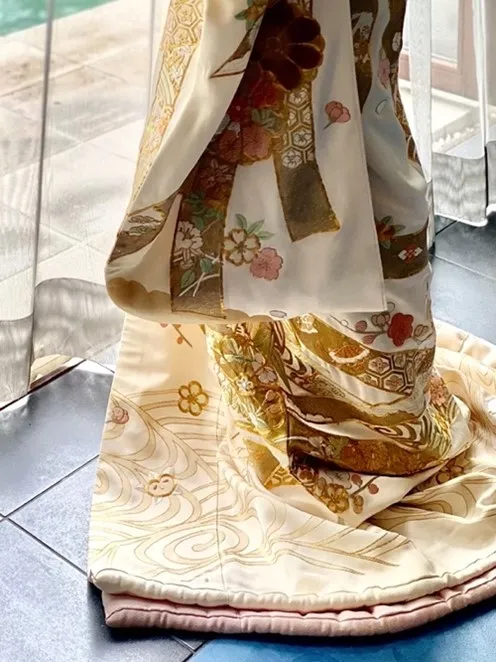 裾の拡大画像