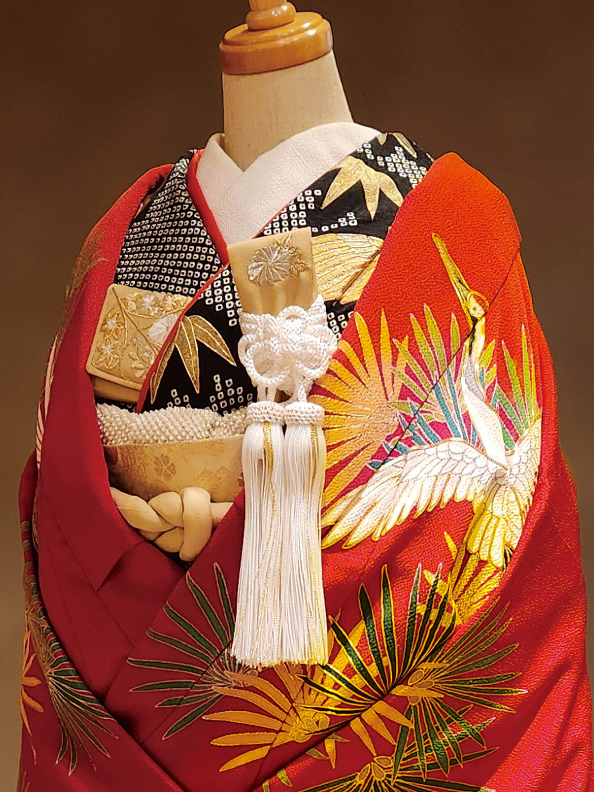 掛下」を「引振袖」に変えて、華やかな花嫁衣裳へ | 【京鐘 想い出結婚
