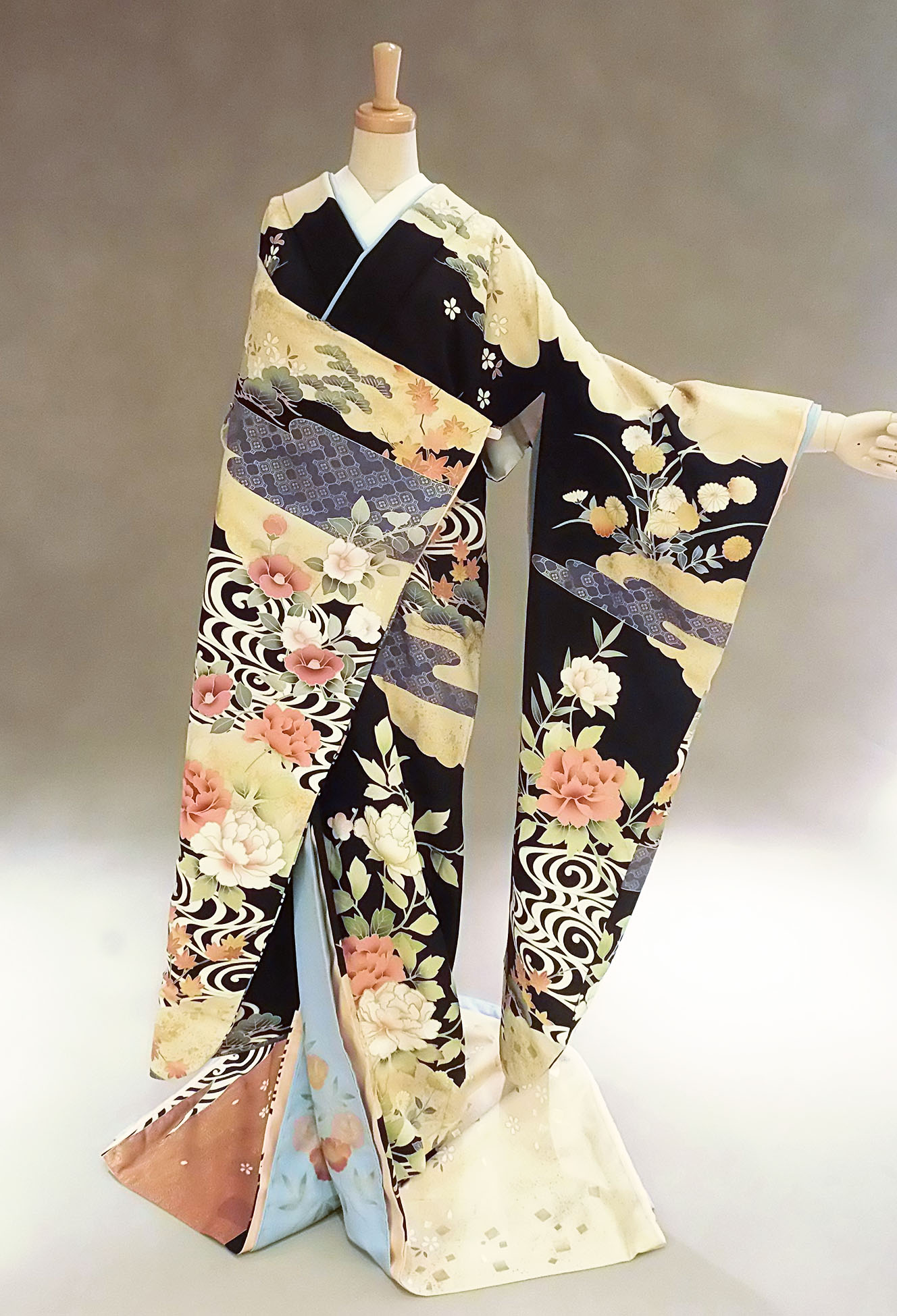金箔霞に四季草花