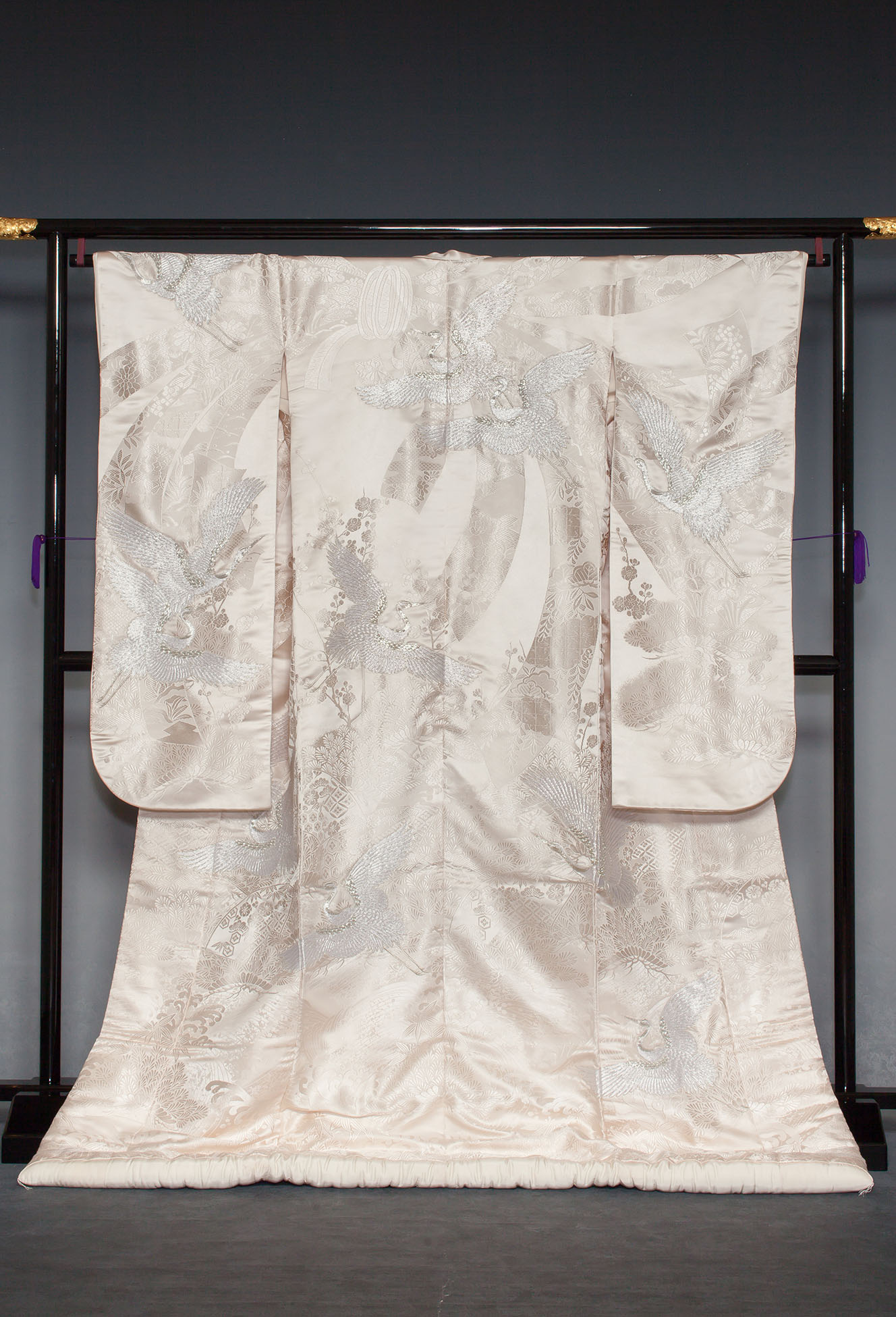 銀こま刺繍のしめ鶴