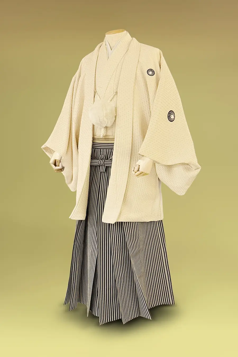 白菱金刺繍紋付・黒白袴