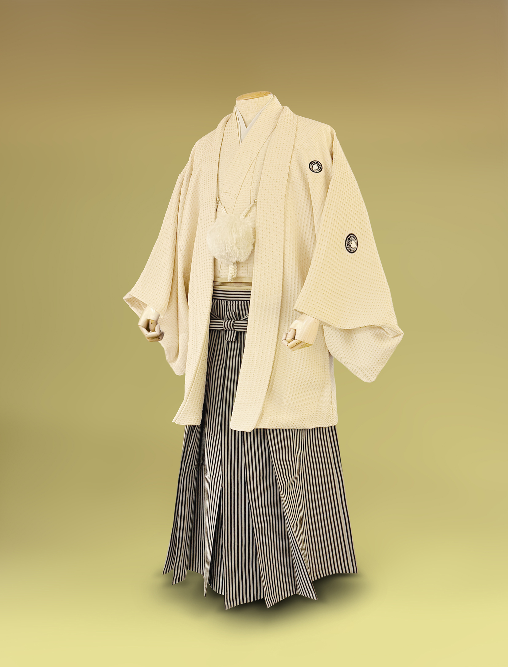 白菱金刺繍紋付・黒白袴